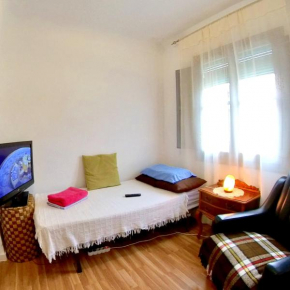 Quiet room in Alicante SmartTV